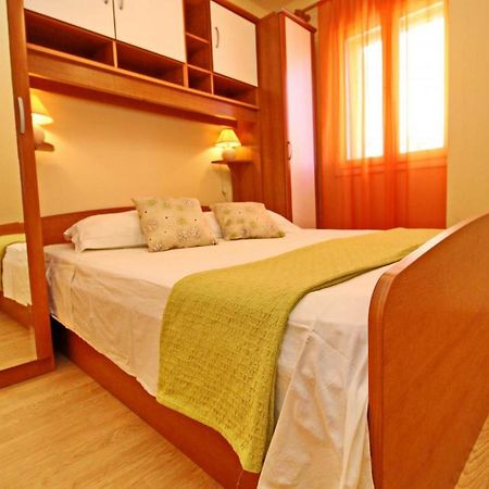 Apartments Sea Line Prigradica Ruang foto